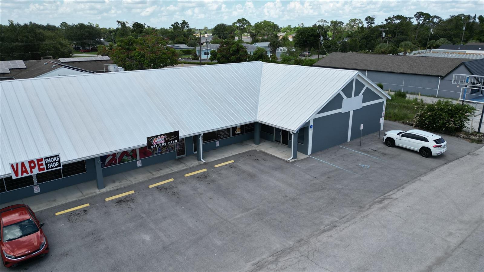 Retail condo for lease on Tamiami Trail in Port Charlotte!
This unit consists of 2,280 SF and has a nice open floor plan, storage room, office and 2 restrooms.
This property is zoned Commercial General (CG) allowing for many uses.
Strong traffic counts - 45,500 AADT(annual average daily traffic)
Metal roof was put on post-hurricane Ian!
The association does not allow like-kind businesses.
