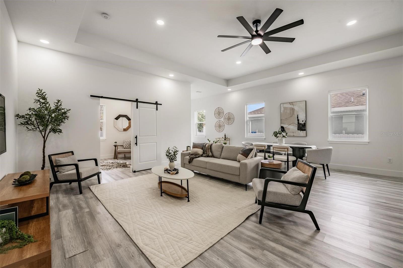 2305 W KENTUCKY AVENUE