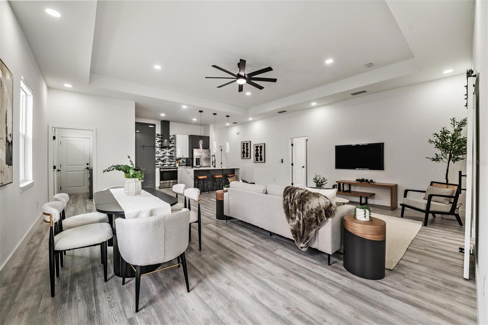 2305 W KENTUCKY AVENUE