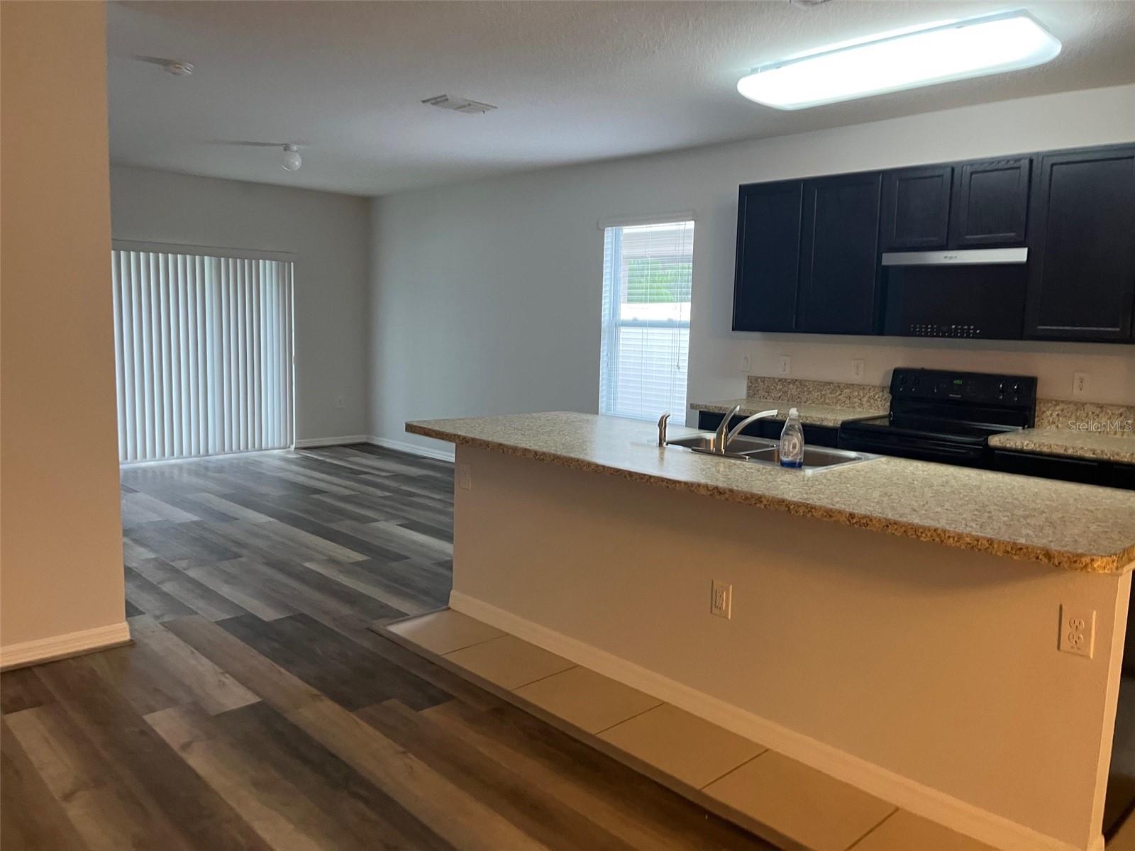 EDGEWATER LAKES N PH 01A - Residential Lease