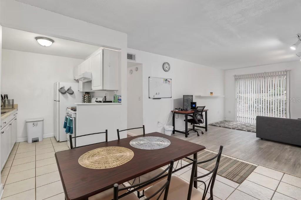 SUMMIT HOUSE - Residential