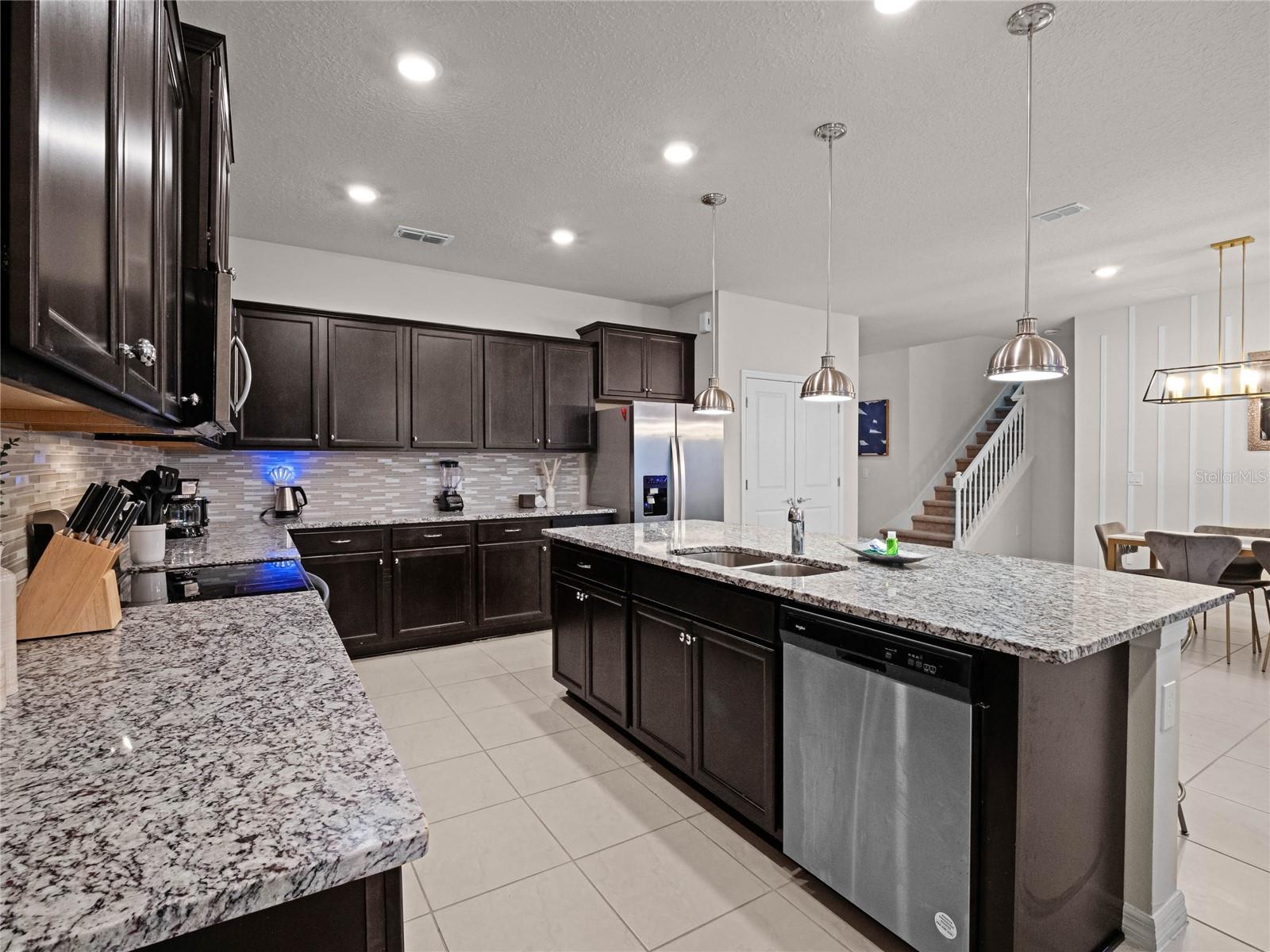 WINDSOR ISLAND RESIDENCE PH 2B - Residential