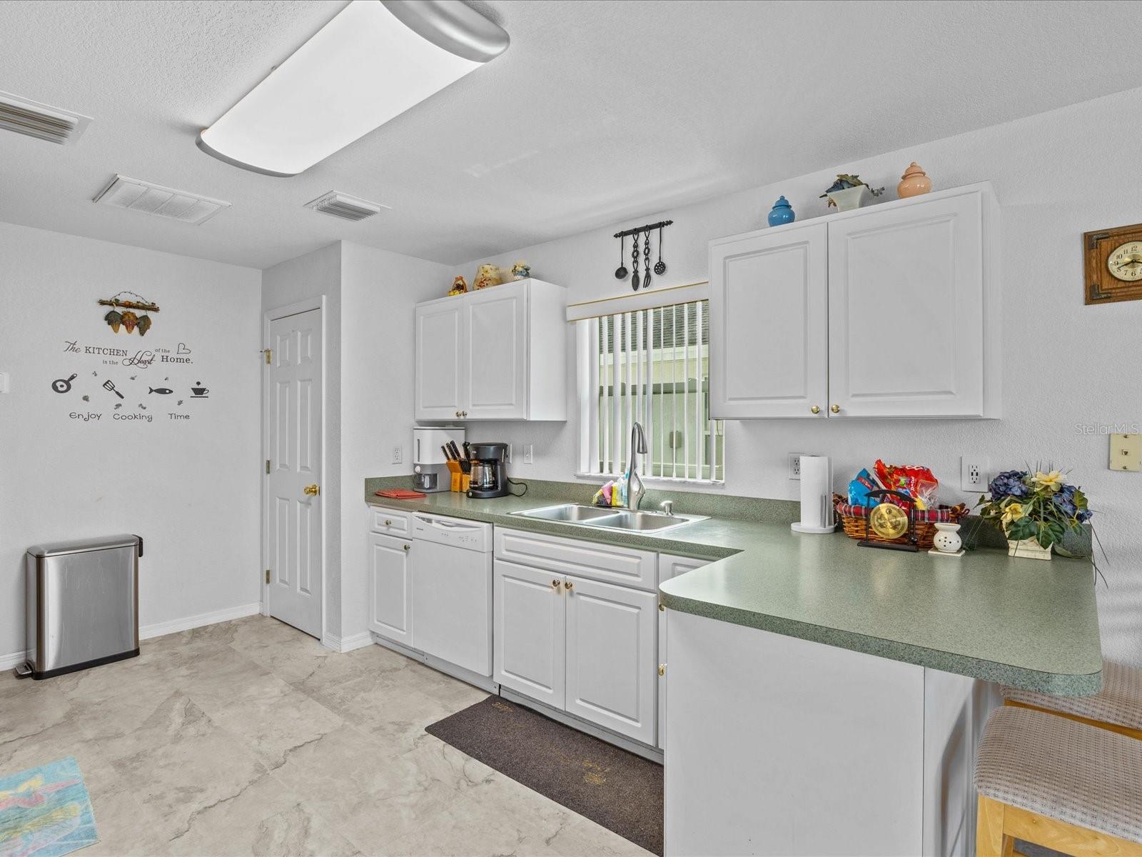 Photo 8 of 26 of 201 GOLF AIRE BLVD house