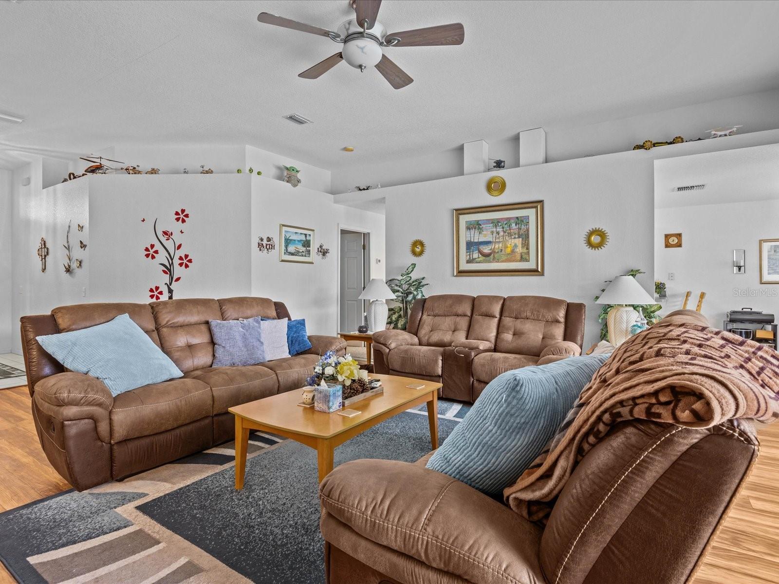 Photo 6 of 26 of 201 GOLF AIRE BLVD house