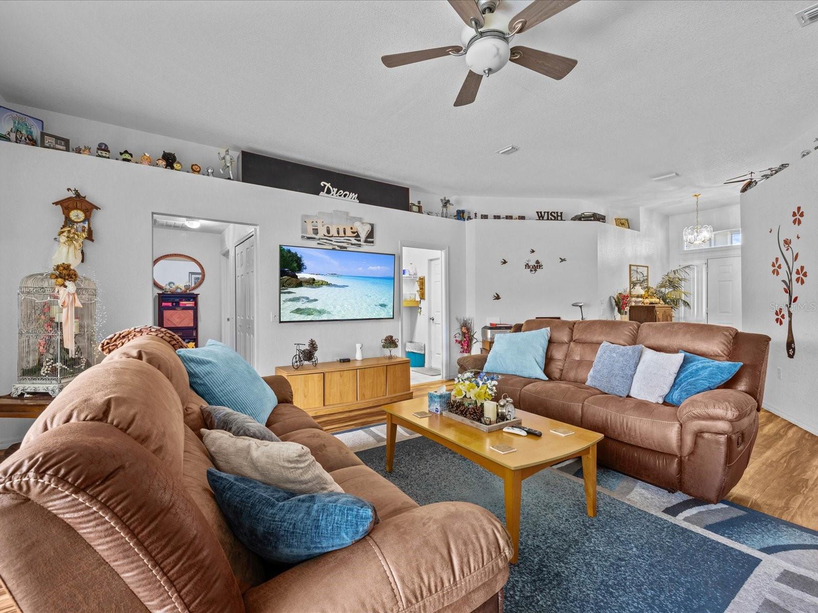 Photo 5 of 26 of 201 GOLF AIRE BLVD house