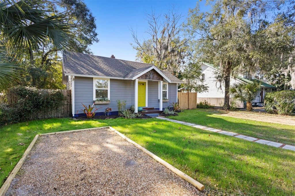 Photo of 534 W Pennsylvania Avenue, Deland, FL 32720 (MLS # V4946747)