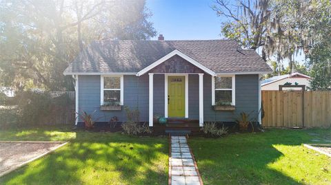 Photo of 534 W Pennsylvania Avenue, Deland, FL 32720 (MLS # V4946747)