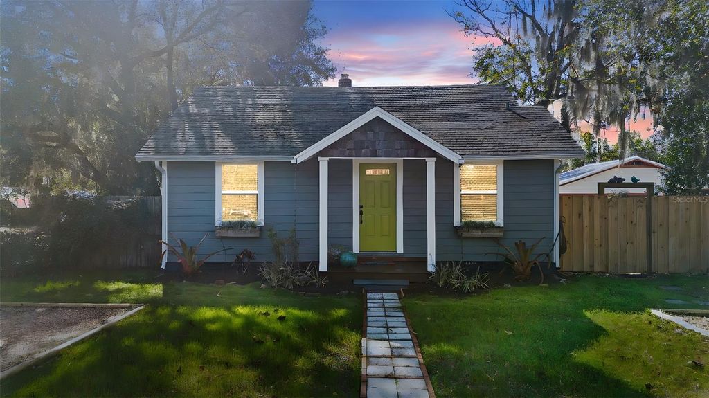 Photo of 534 W Pennsylvania Avenue, Deland, FL 32720 (MLS # V4946747)