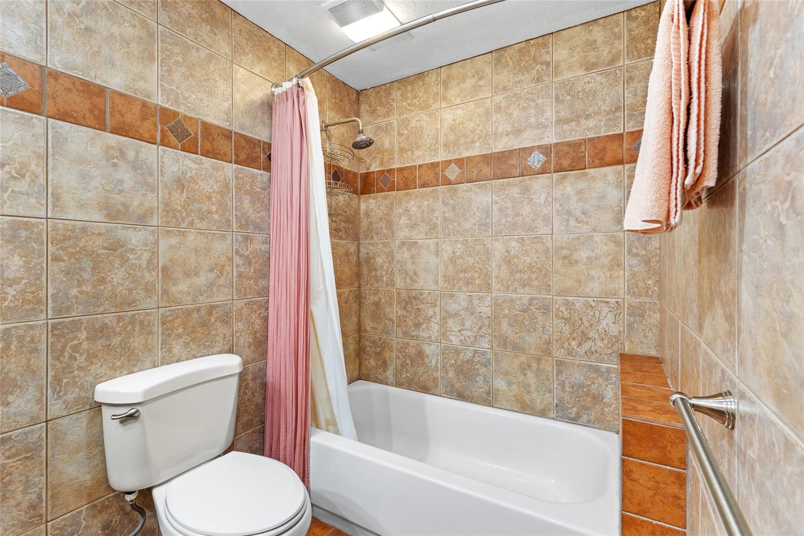 LEMON TREE CONDO SEC 01 - Residential