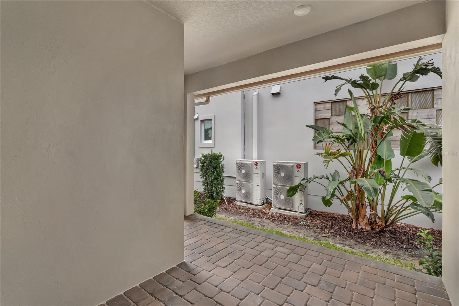 LAUREATE PARK - Residential Lease