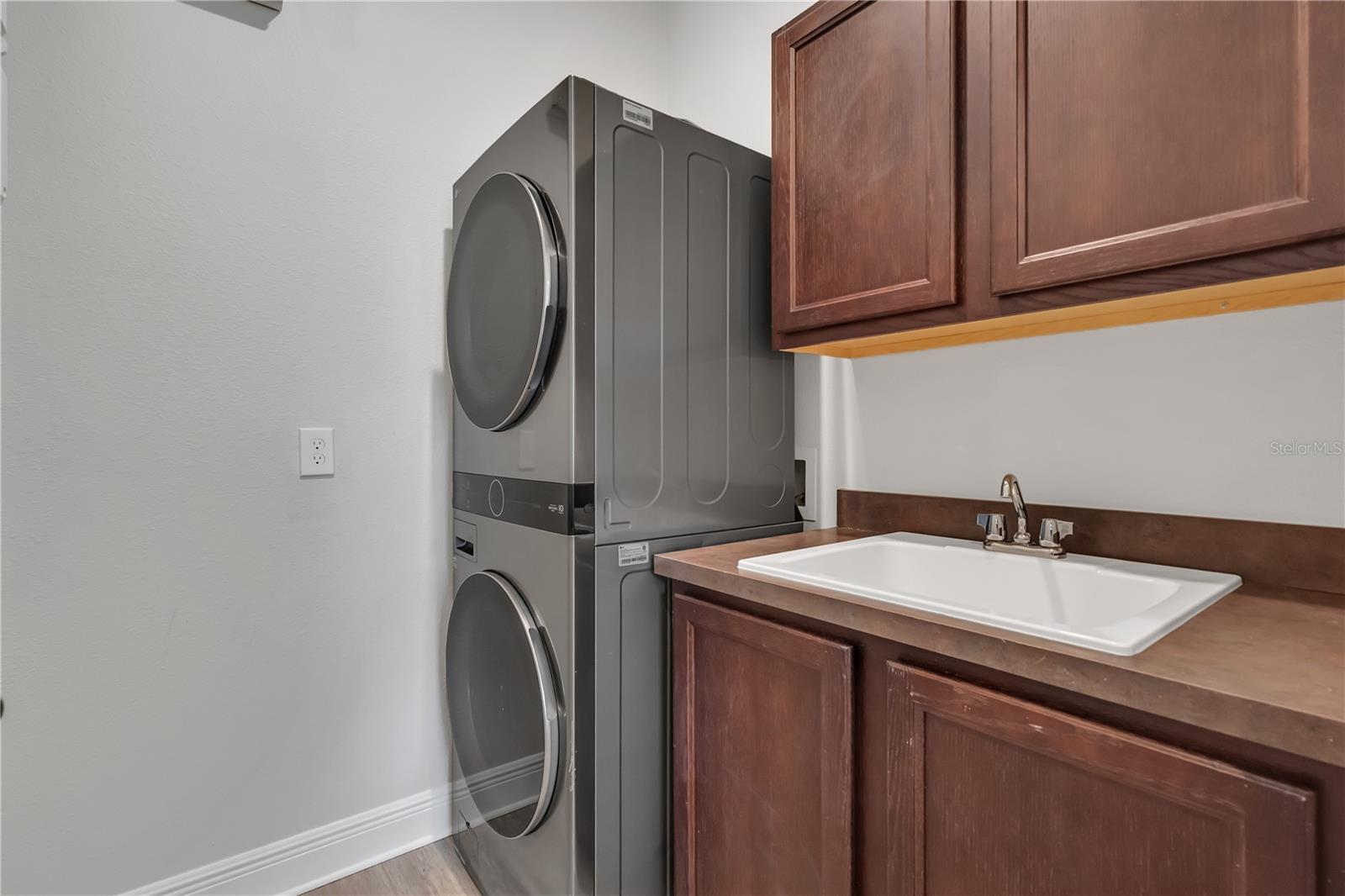 LAUREATE PARK - Residential Lease