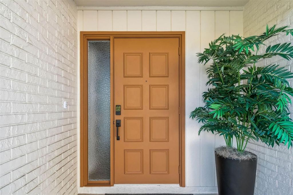 Photo of 3116 Brunswick Circle, Palm Harbor, FL 34684 (MLS # TB8445508)