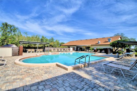 A home in LAKE WALES