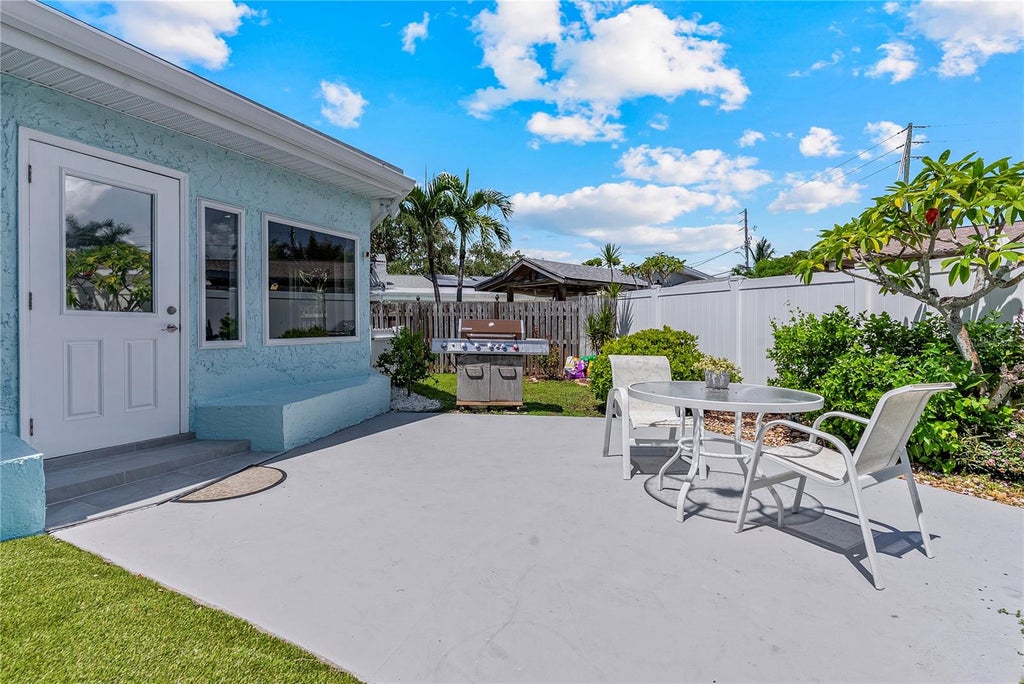 Photo of 404 Harbor Drive S, Indian Rocks Beach, FL 33785 (MLS # TB8553795)