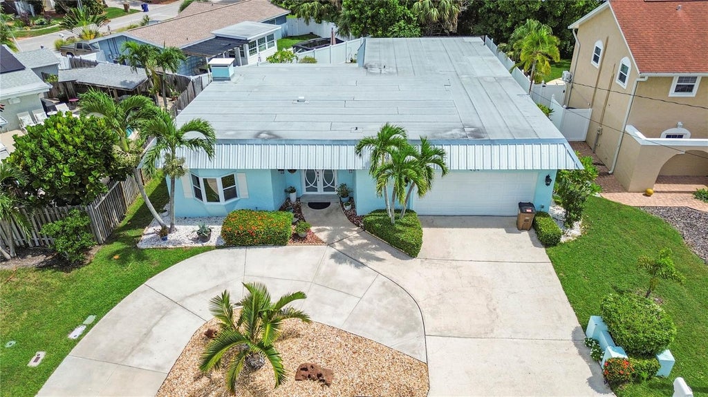 Photo of 404 Harbor Drive S, Indian Rocks Beach, FL 33785 (MLS # TB8553795)