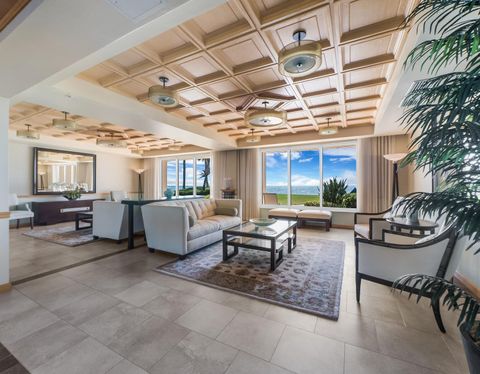 A home in LONGBOAT KEY