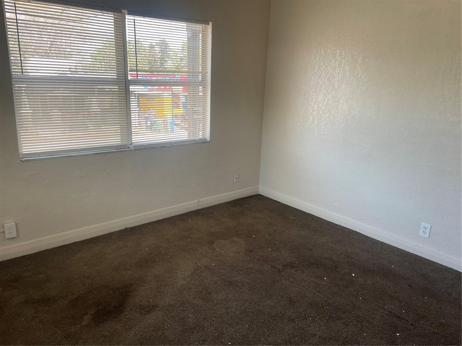 LAKE ROBLES - Residential Income