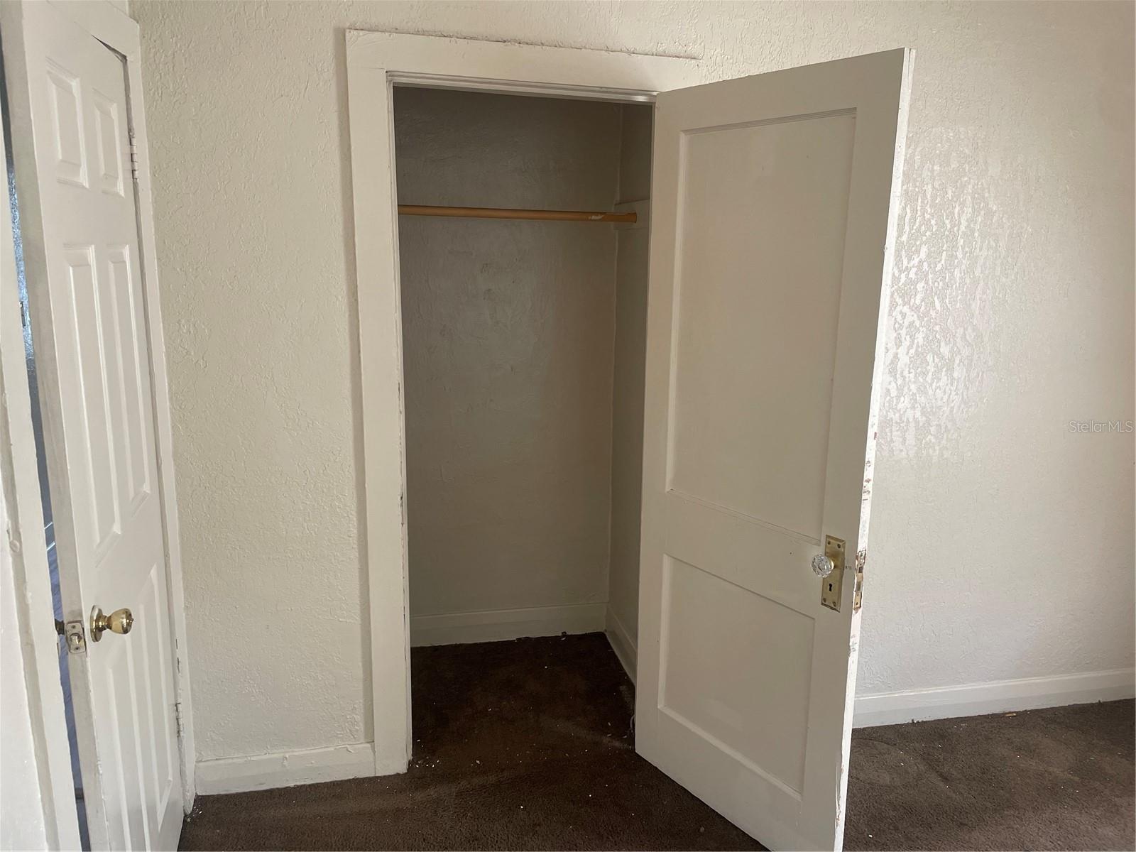 LAKE ROBLES - Residential Income