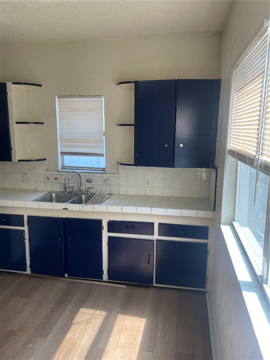 LAKE ROBLES - Residential Income