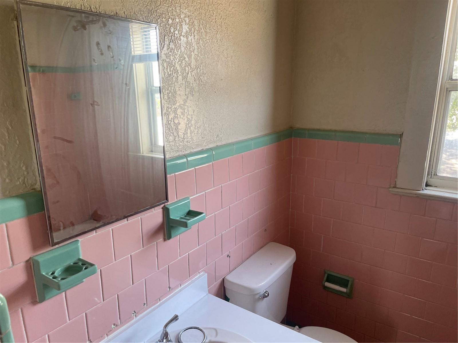 LAKE ROBLES - Residential Income