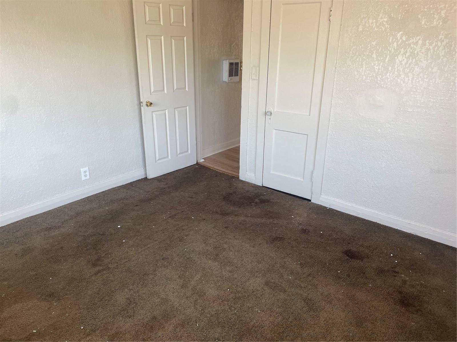 LAKE ROBLES - Residential Income