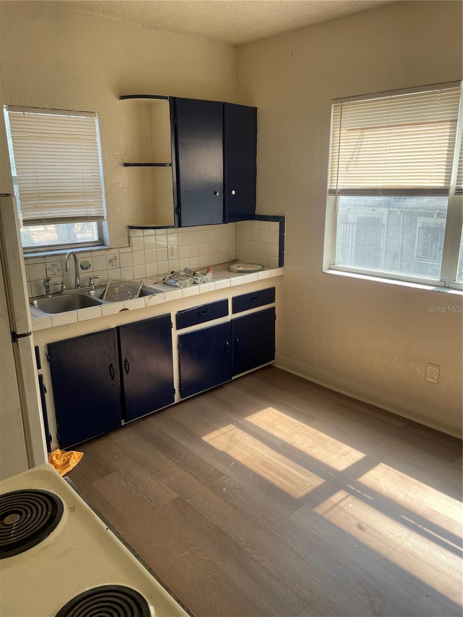 LAKE ROBLES - Residential Income