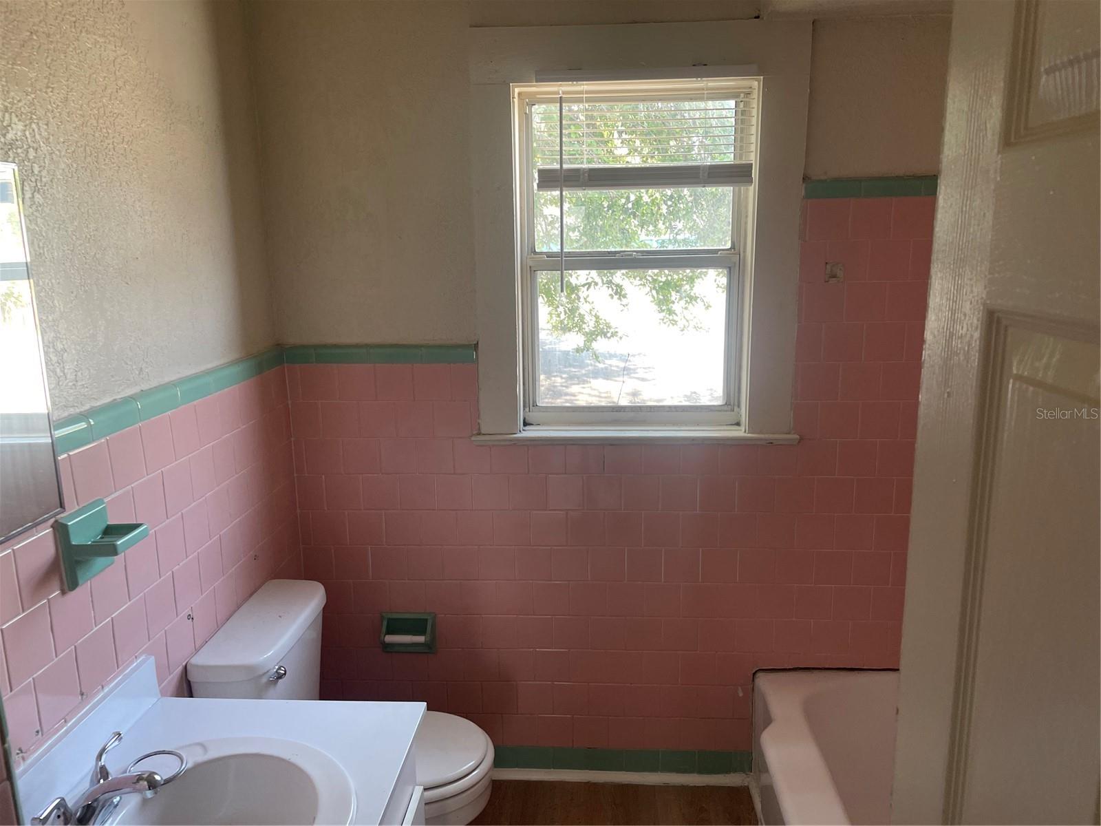 LAKE ROBLES - Residential Income