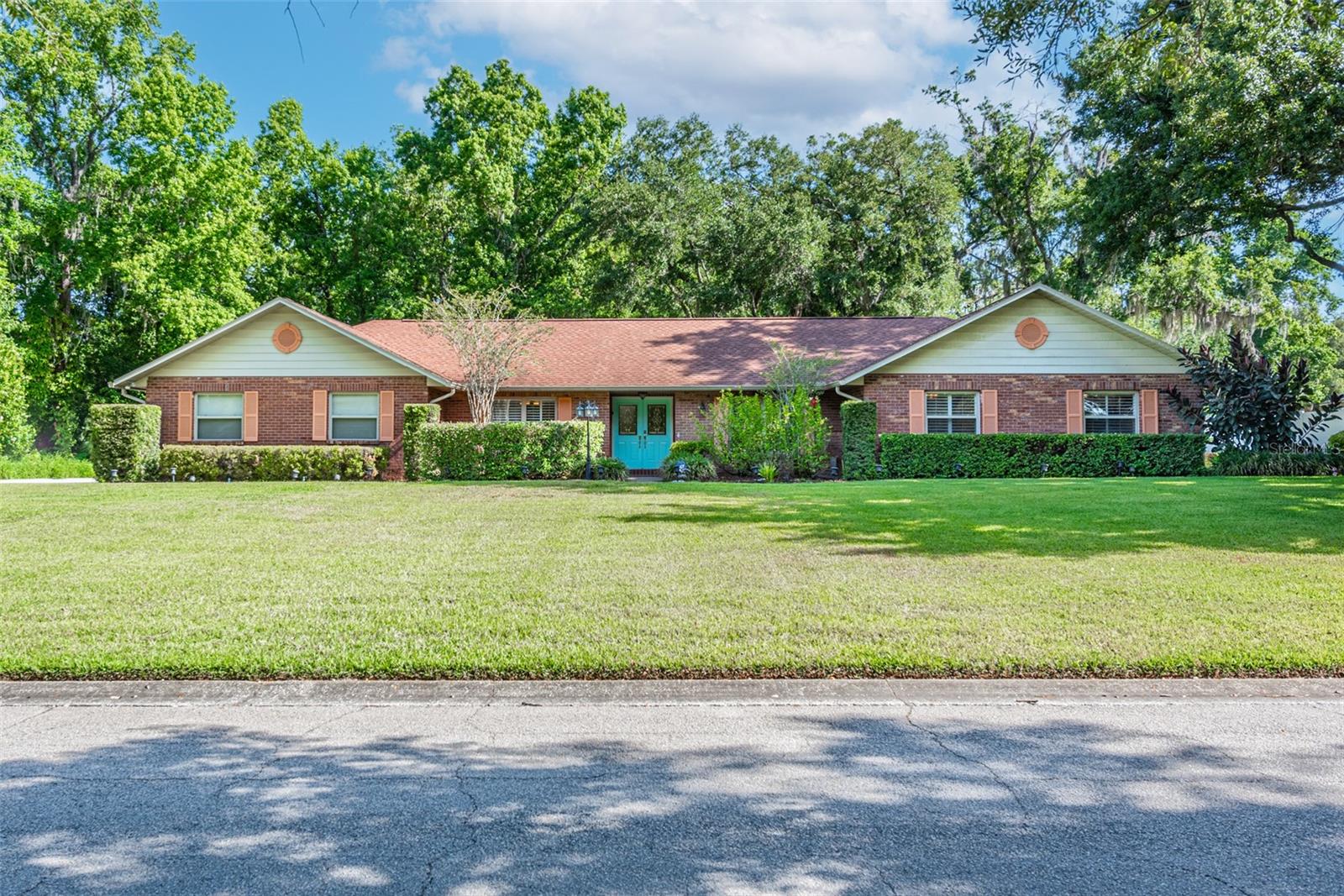 704 TOMAHAWK TRAIL