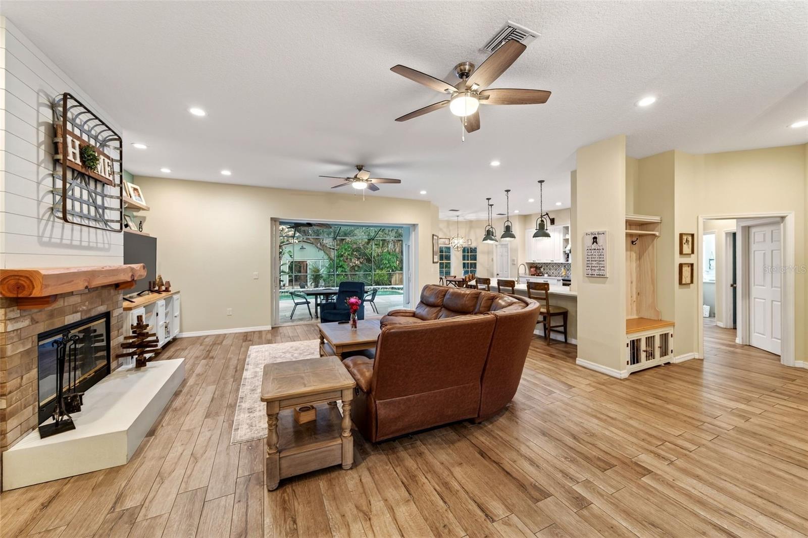 SADDLE CREEK - Residential