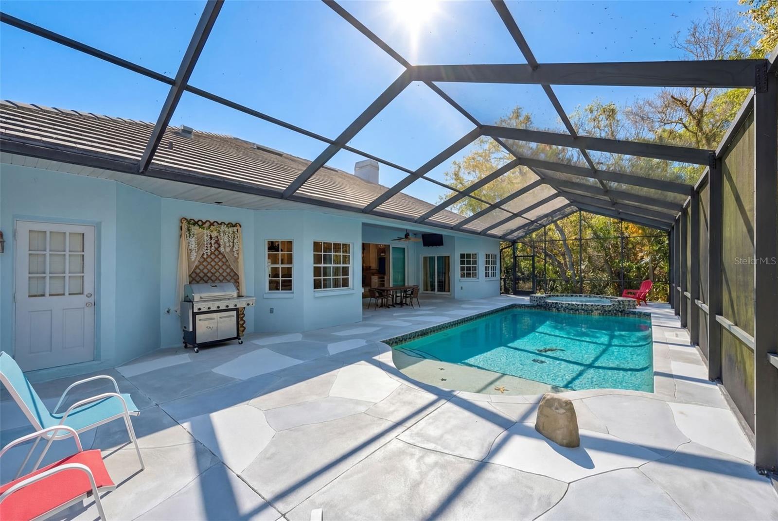 SADDLE CREEK - Residential