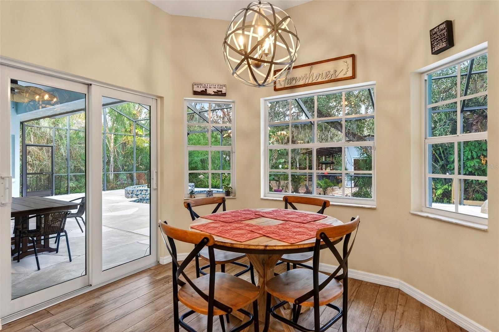 SADDLE CREEK - Residential