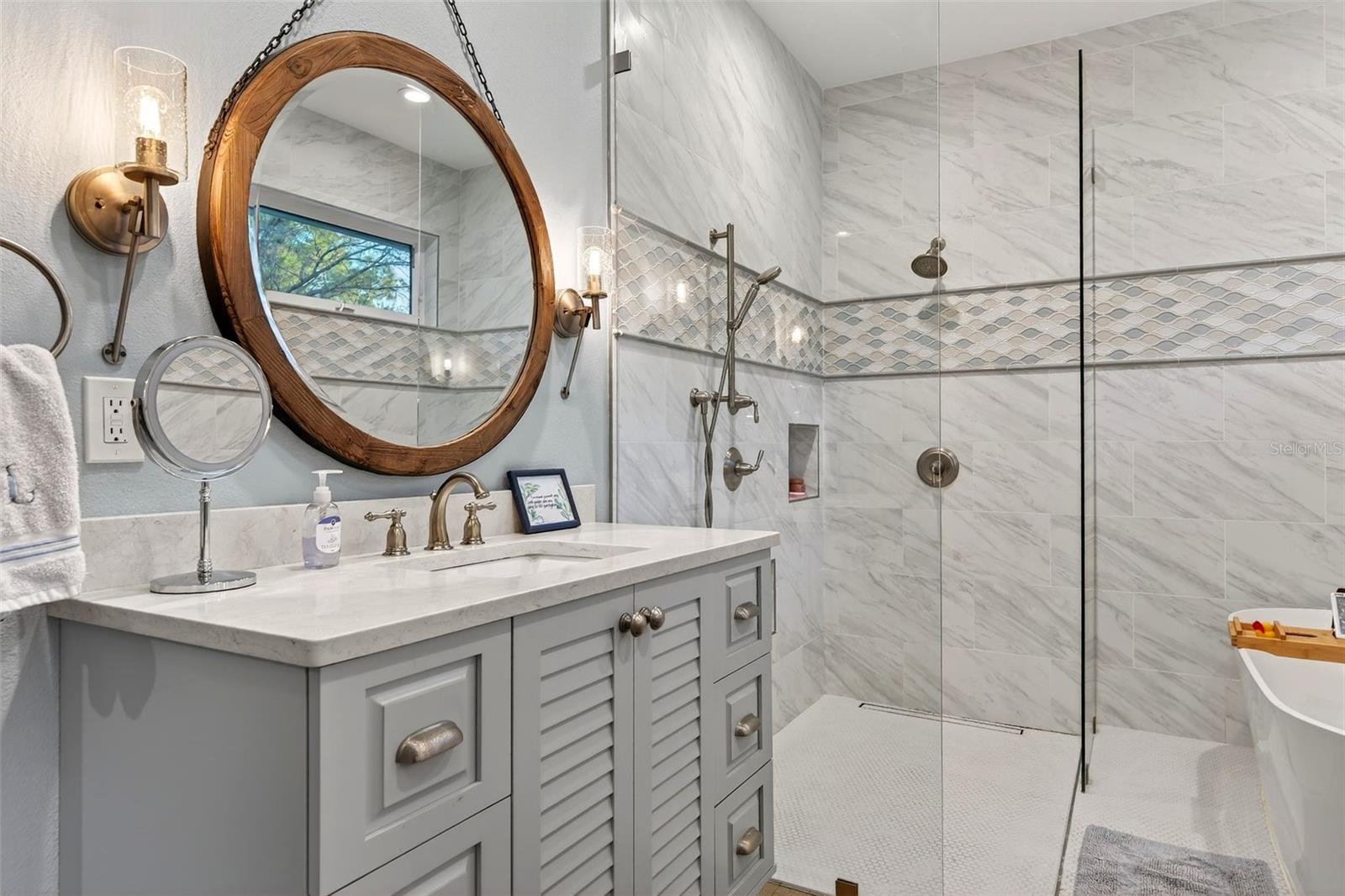 SADDLE CREEK - Residential