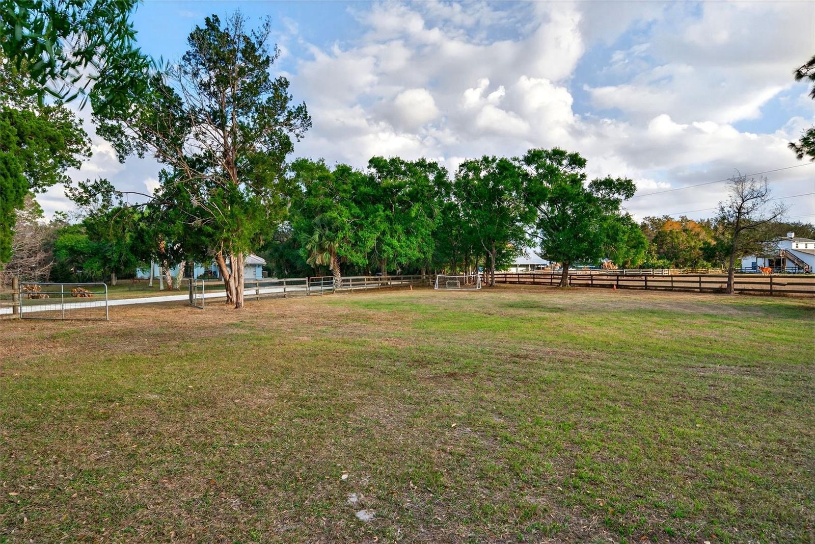 SADDLE CREEK - Residential