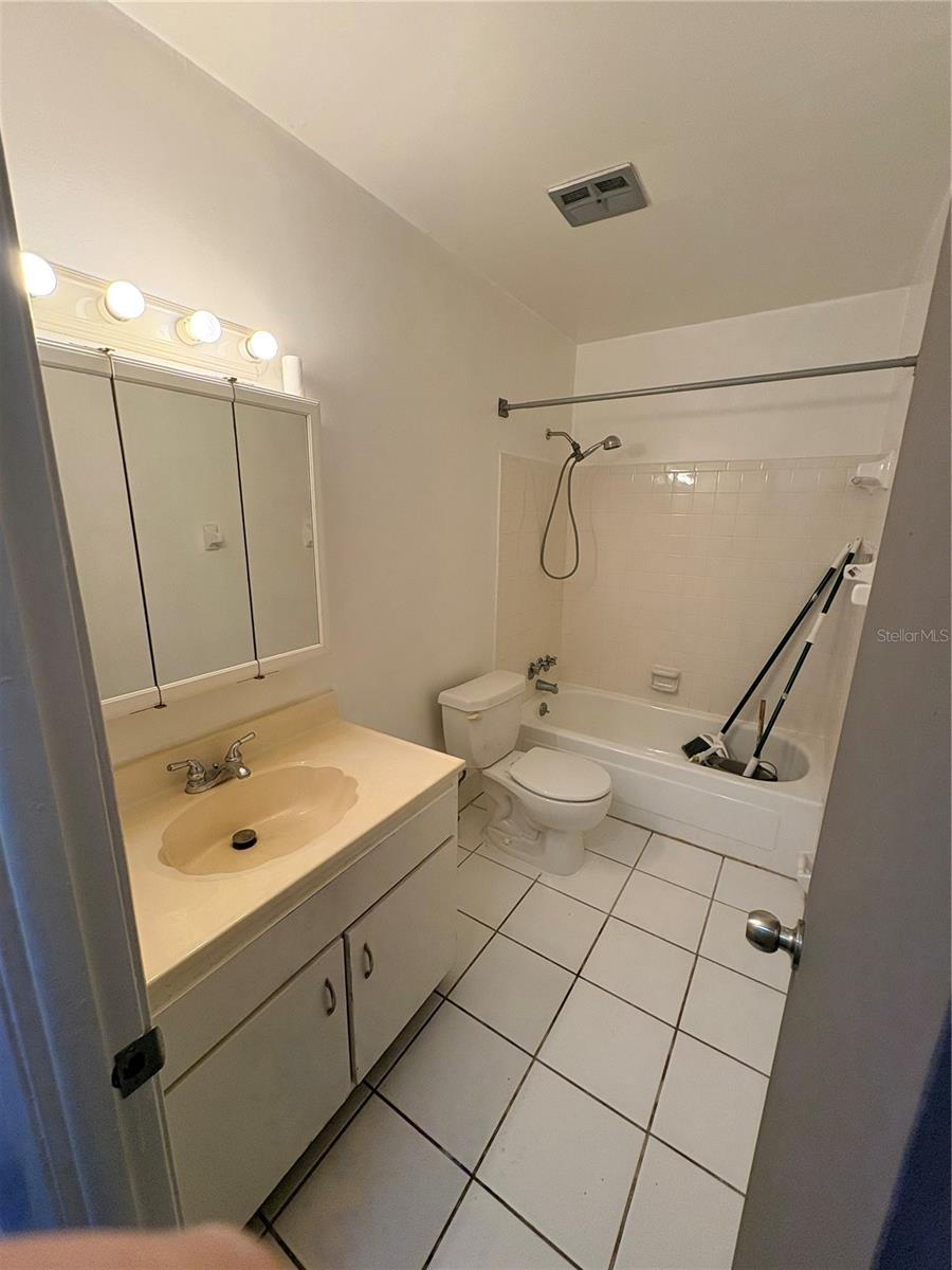 JAMESTOWN CONDO - Residential