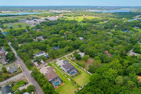 A home in SEMINOLE