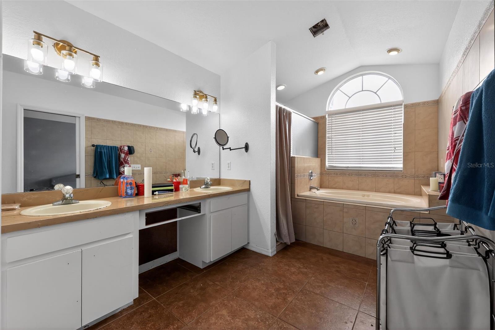 ASHLEY POINTE - Residential