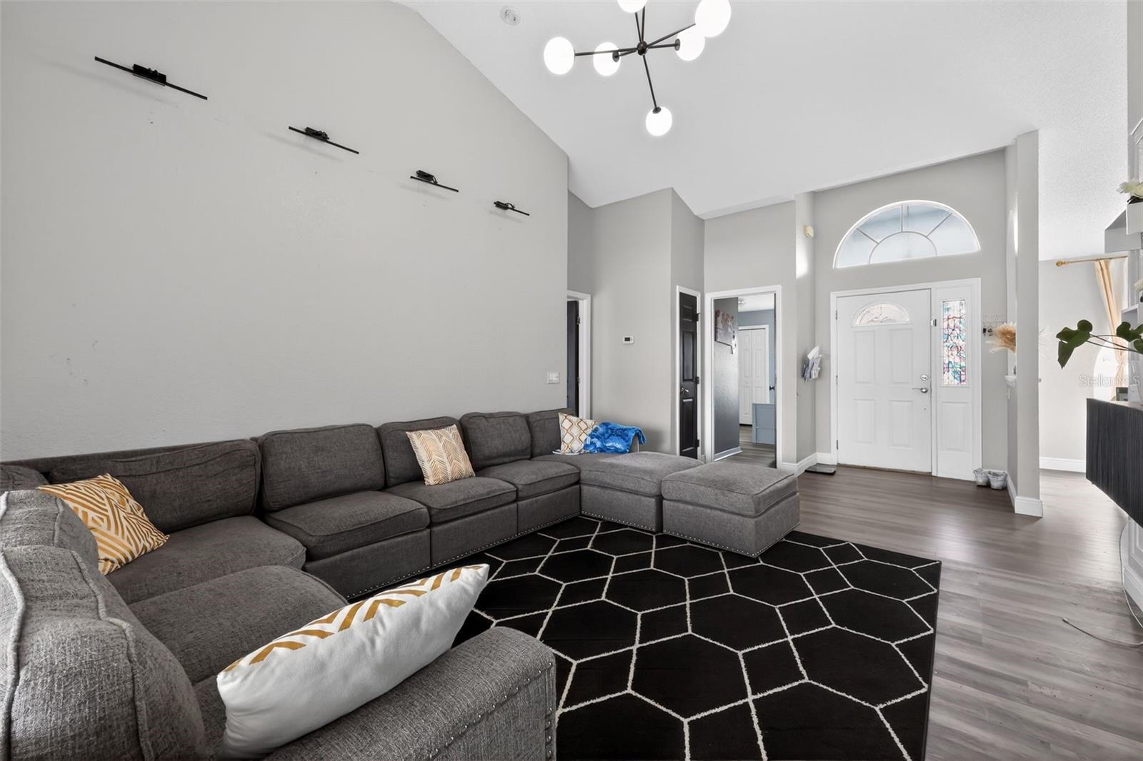 ASHLEY POINTE - Residential