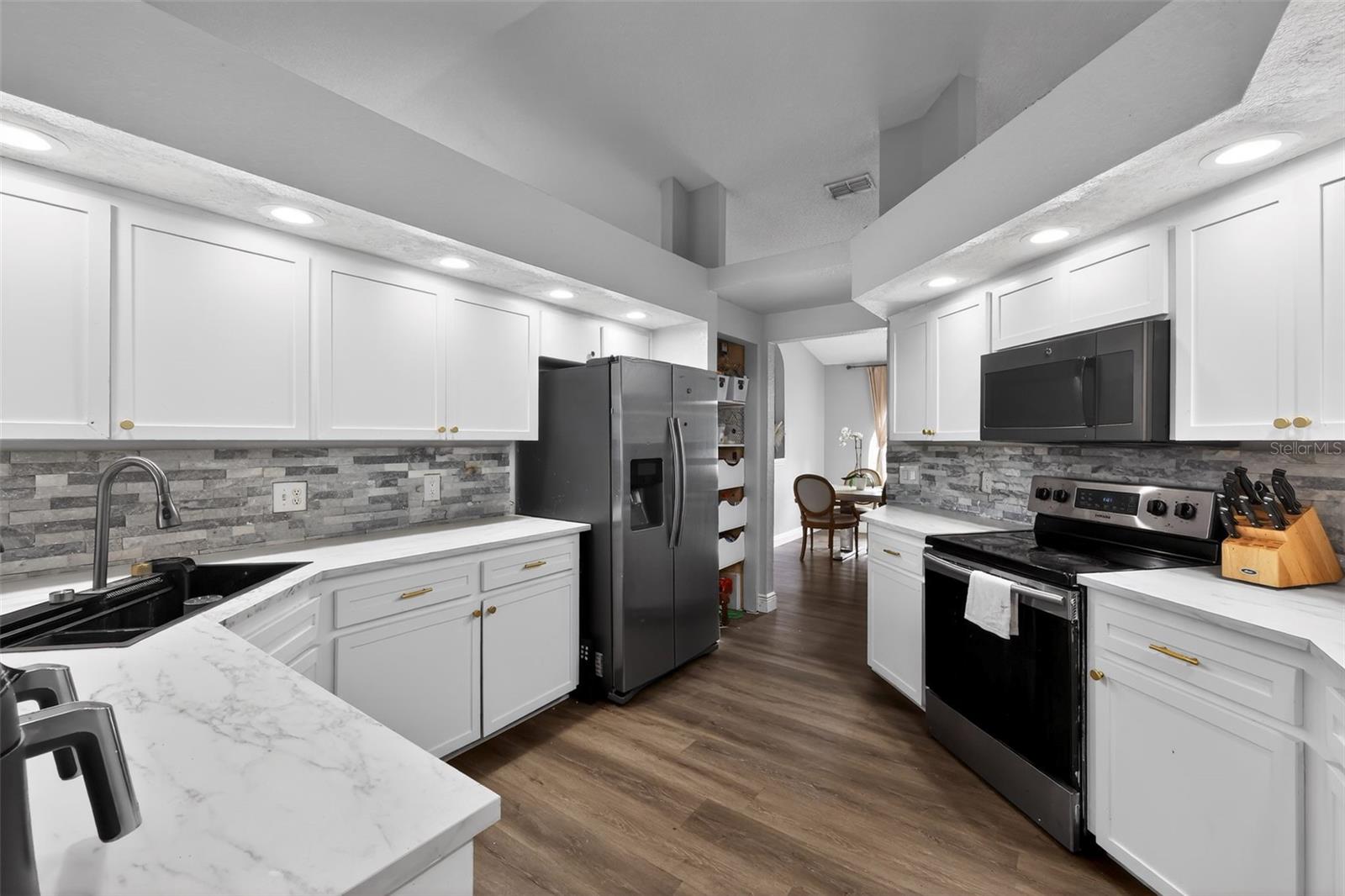 ASHLEY POINTE - Residential