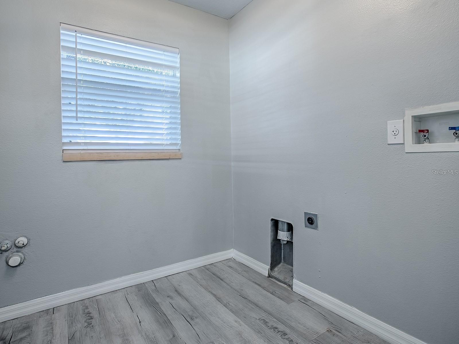 TAVARES PINES AT LAKE SAUNDERS PH 02 - Residential Lease