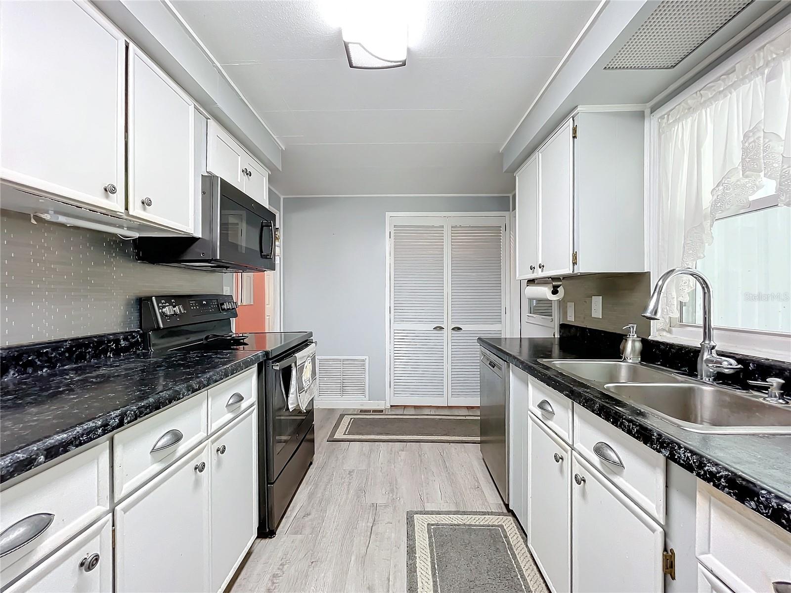 TAVARES LAKE FRANCES ESTATES - Residential