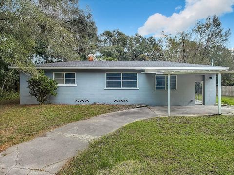 A home in DELAND