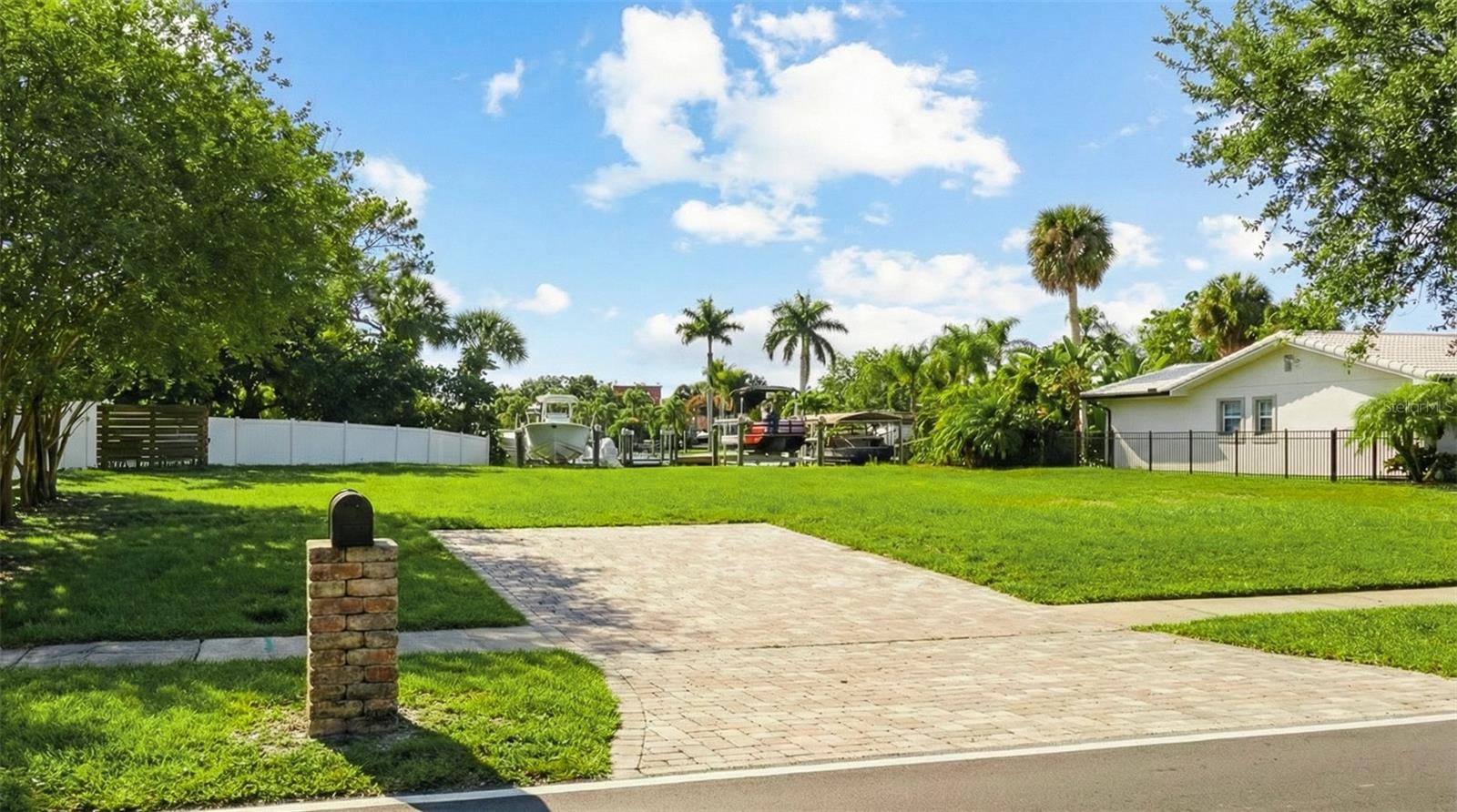 3904 DANA SHORES DRIVE