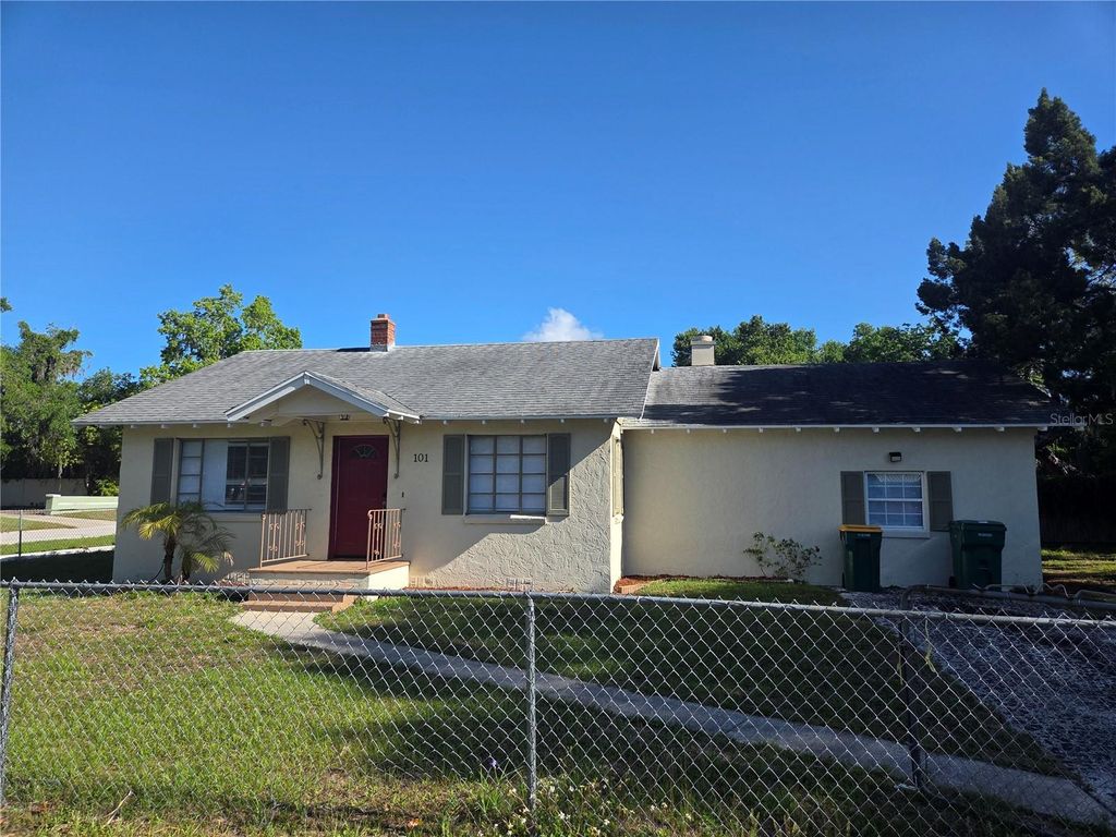 Photo of 101 E Atwater Avenue, Eustis, FL 32726 (MLS # G5111137)