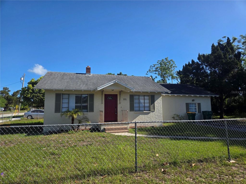 Photo of 101 E Atwater Avenue, Eustis, FL 32726 (MLS # G5111137)