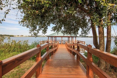 A home in WINTER HAVEN