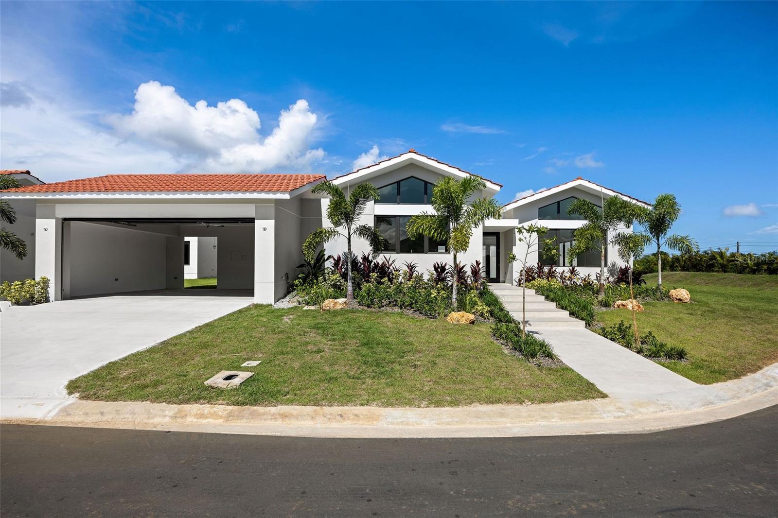 SABANERA DE DORADO - Residential