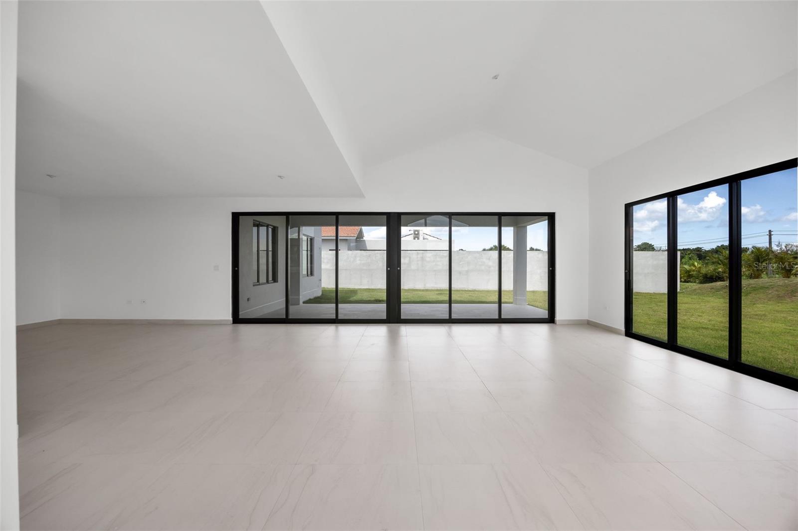 SABANERA DE DORADO - Residential