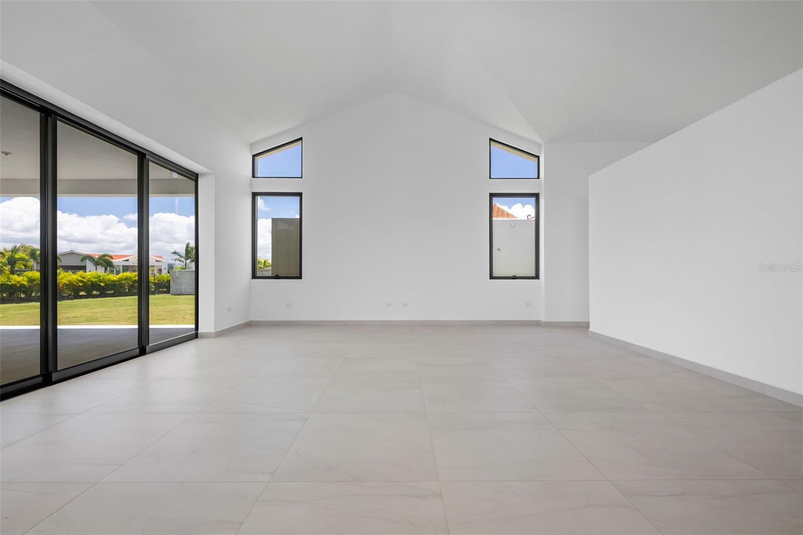 SABANERA DE DORADO - Residential