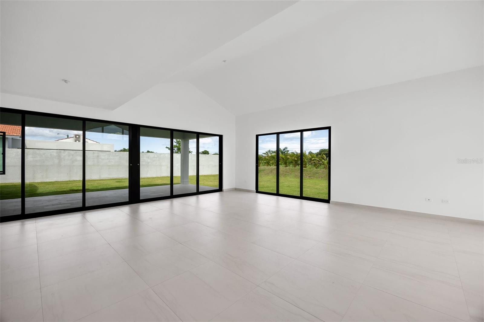 SABANERA DE DORADO - Residential