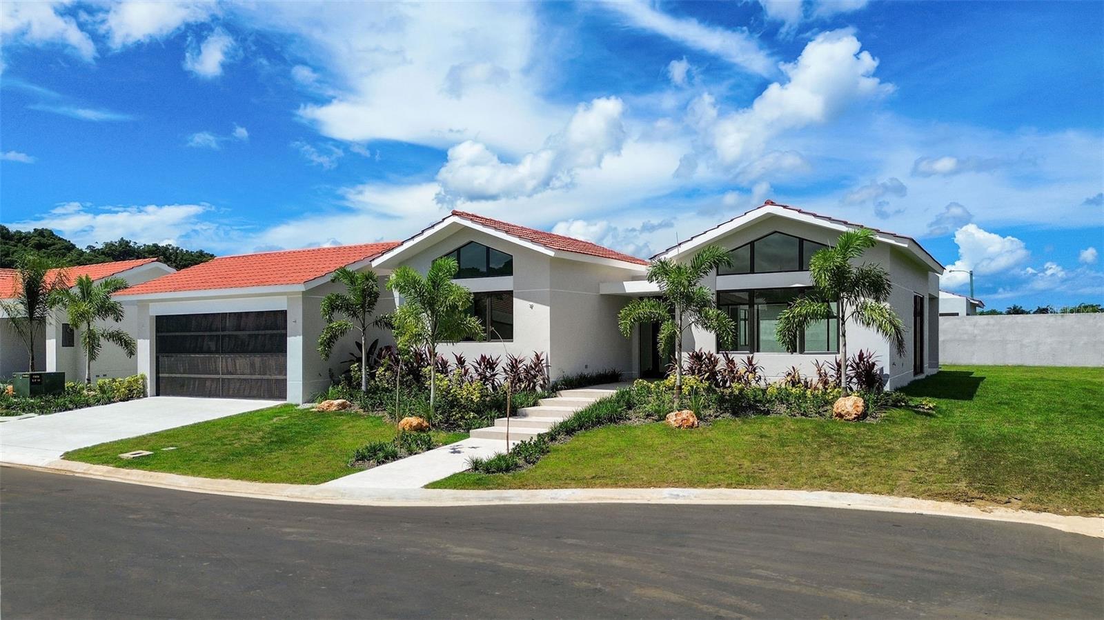 SABANERA DE DORADO - Residential